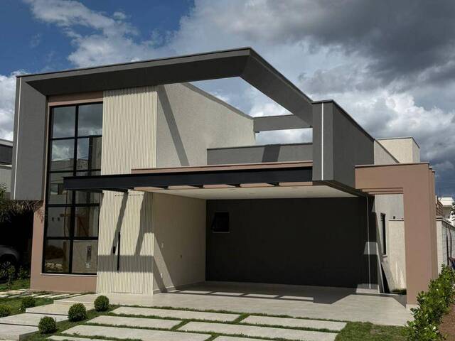 #241 - Casa em condomínio para Venda em Vitória da Conquista - BA