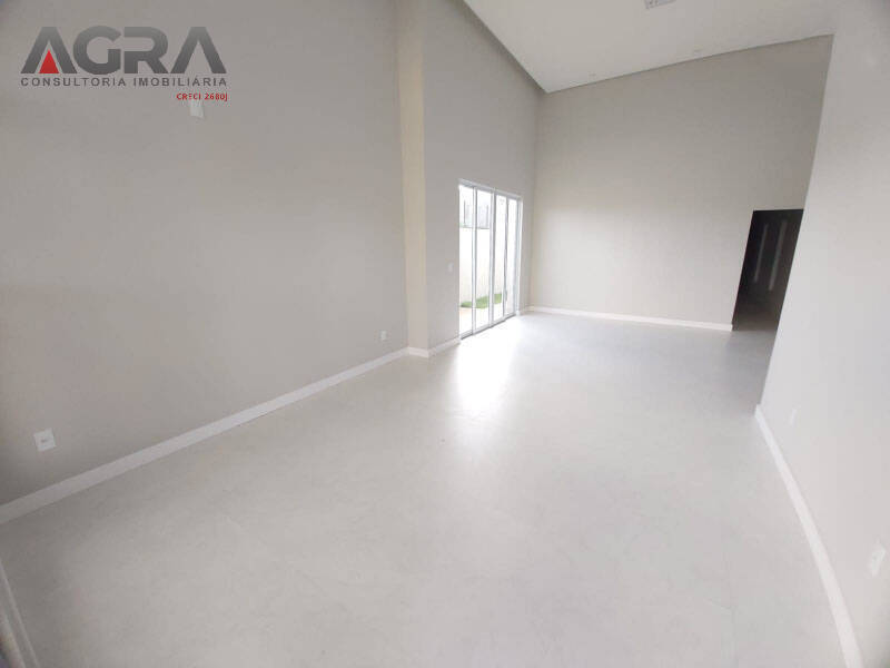 Casa de Condomínio à venda com 3 quartos, 216m² - Foto 2